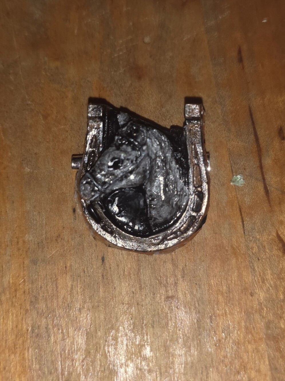 Resin Handpainted Horse In Horse Shoe Lucky Unisex Brooch